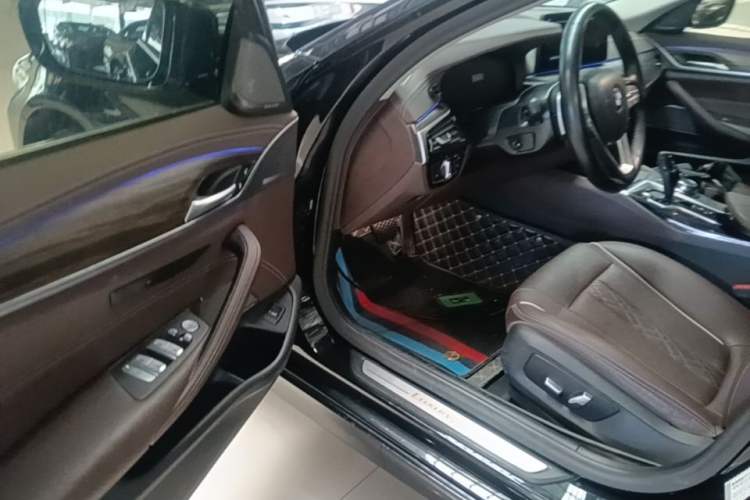 Used BMW 5 Series 2022 Second Facelift 530Li Leading Edition Luxury Package Driver Seat