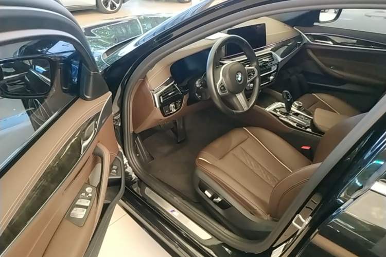 Used BMW 5 Series 2022 Restyled 525Li M Sport Package Driver Seat