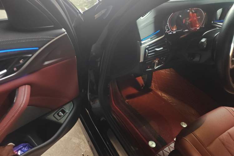 Used BMW 5 Series 2022 530Li Leading Model M Sport Package Driver Seat