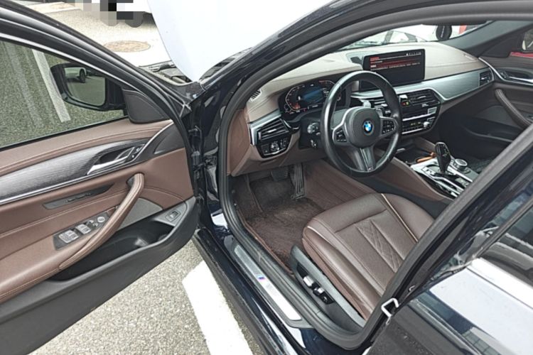 Used BMW 5 Series 2022 Restyled 530Li Leading Edition M Sport Package Driver Seat