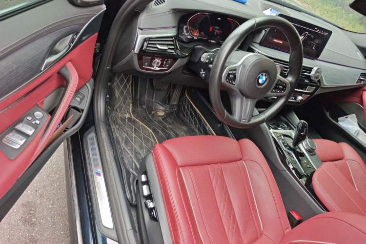 Used BMW 5 Series 2022 Second Facelift 530Li Luxury Version M Sport Package Driver Seat