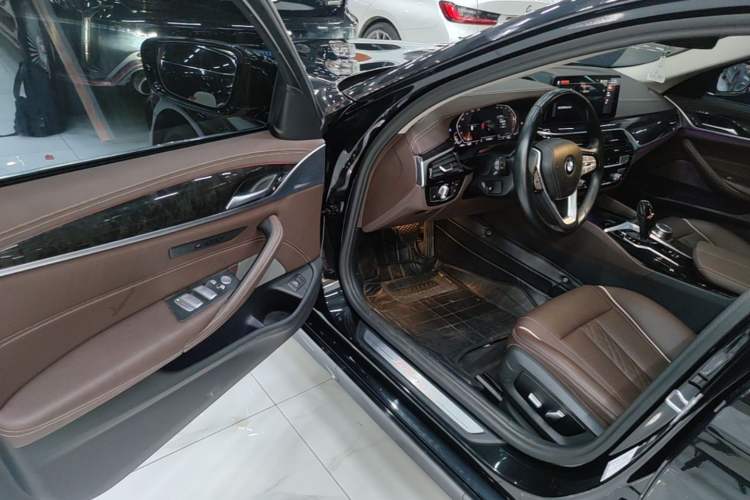 Used BMW 5 Series 2022 Second Facelift 525Li Luxury Package Driver Seat