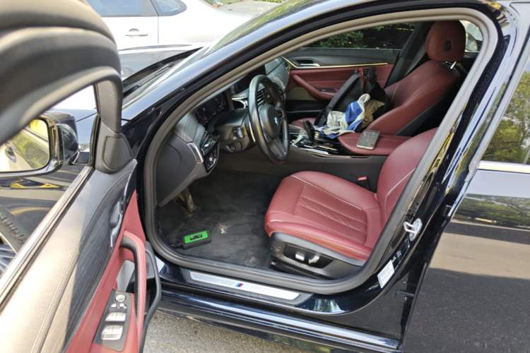 Used BMW 5 Series 2022 Restyled 530Li Leading Edition M Sport Package Driver Seat
