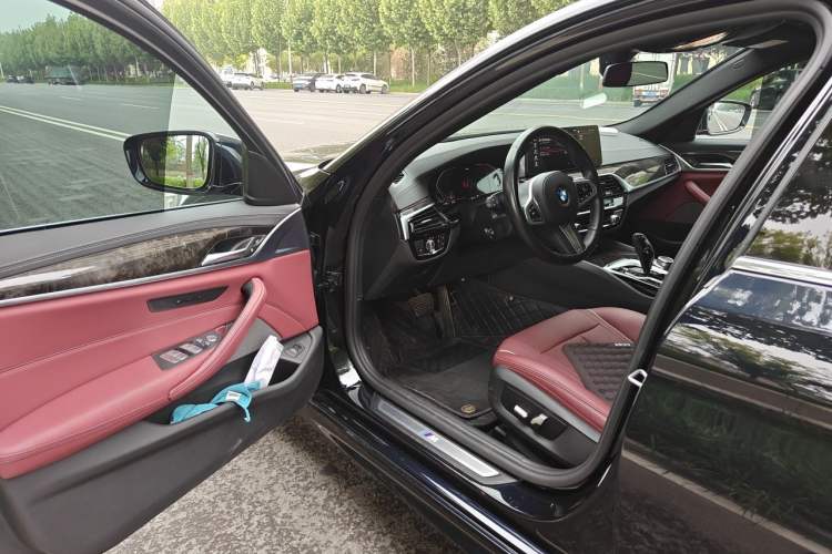 Used BMW 5 Series 2022 Restyled 525Li M Sport Package Driver Seat