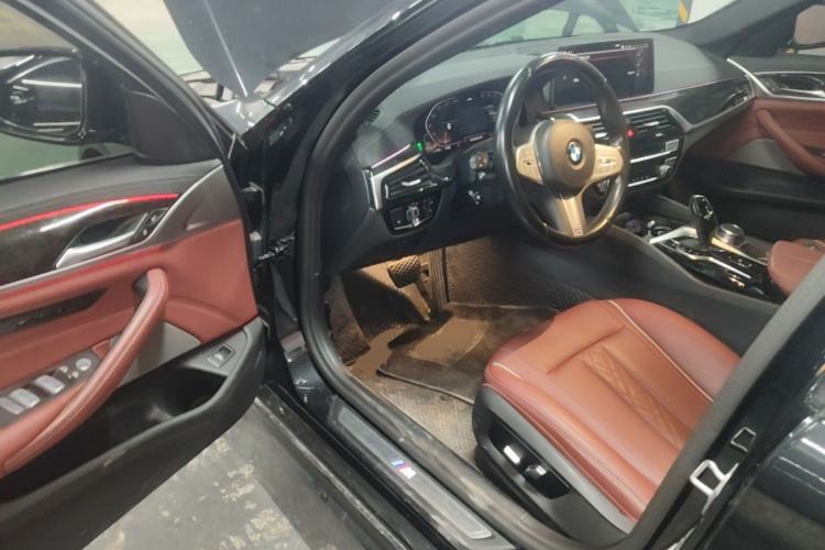 Used BMW 5 Series 2022 Restyled 525Li M Sport Package Driver Seat