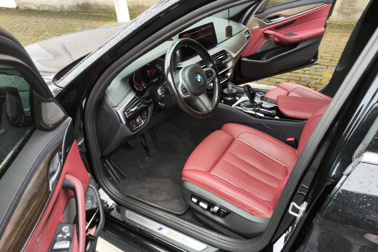 Used BMW 5 Series 2022 Second Facelift 530Li Luxury Version M Sport Package Driver Seat