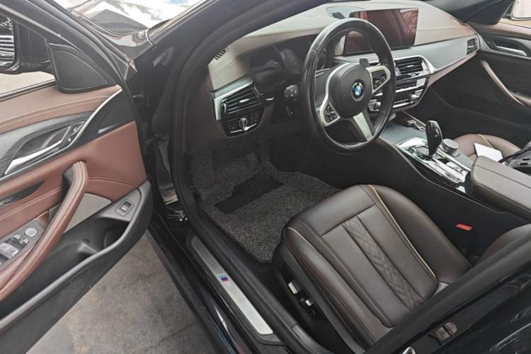 Used BMW 5 Series 2022 Restyled 530Li Leading Edition M Sport Package Driver Seat