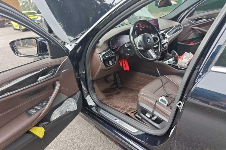 Used BMW 5 Series 2022 525Li M Sport Package Driver Seat
