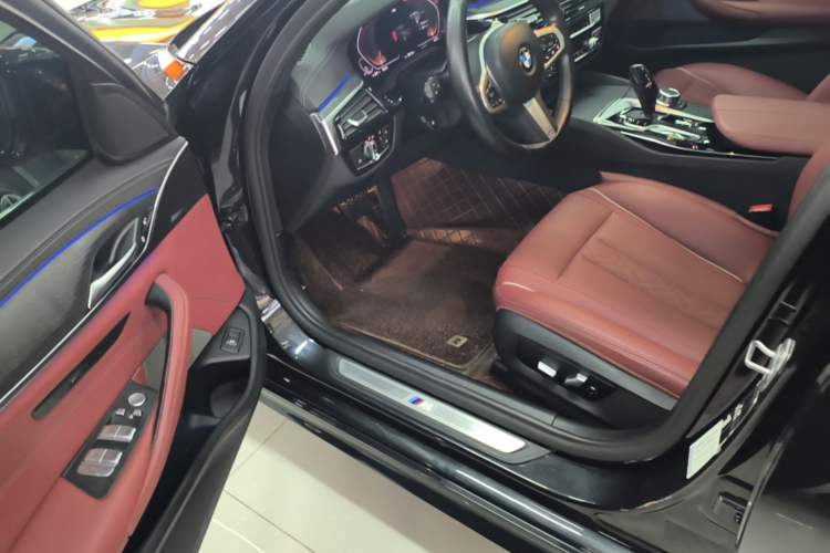Used BMW 5 Series 2022 Restyled 530Li Leading Edition M Sport Package Driver Seat