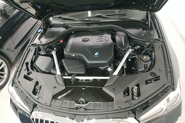 Used BMW 5 Series 2022 Second Facelift 525Li M Sport Package Engine Bay