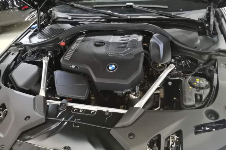 Used BMW 5 Series 2022 Second Facelift 525Li M Sport Package Engine Bay