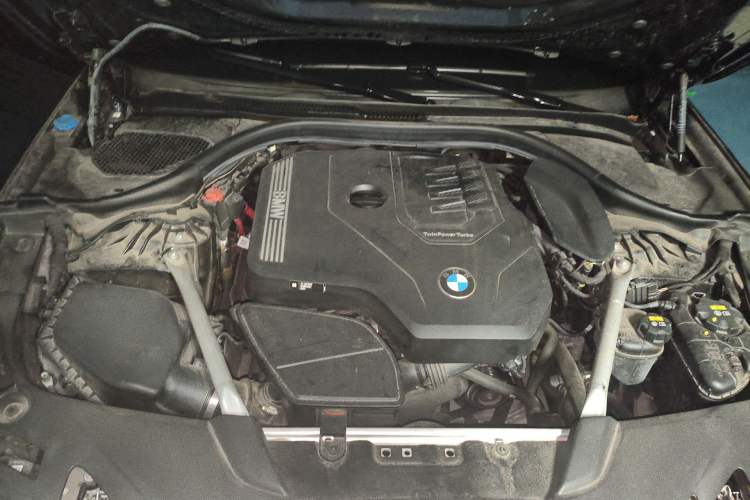 Used BMW 5 Series 2022 Second Facelift 530Li Luxury Version M Sport Package Engine Bay