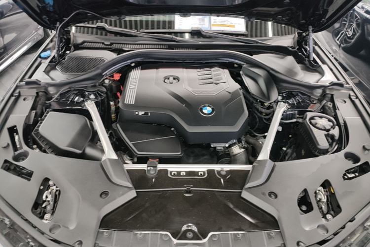 Used BMW 5 Series 2022 525Li M Sport Package Engine Bay