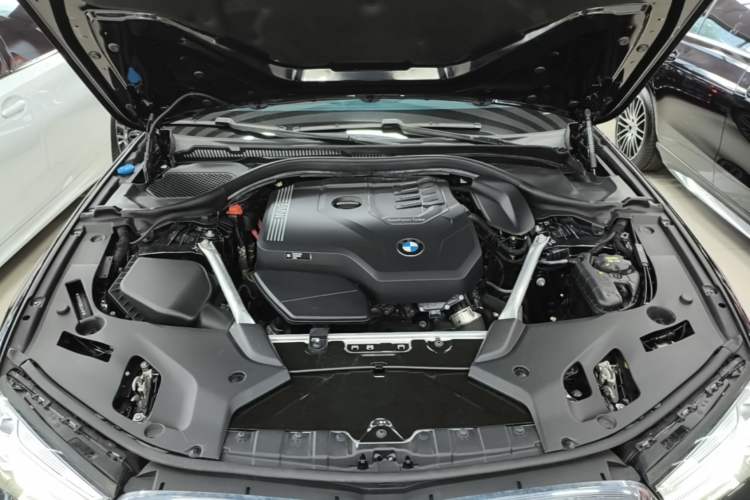 Used BMW 5 Series 2022 525Li M Sport Package Engine Bay