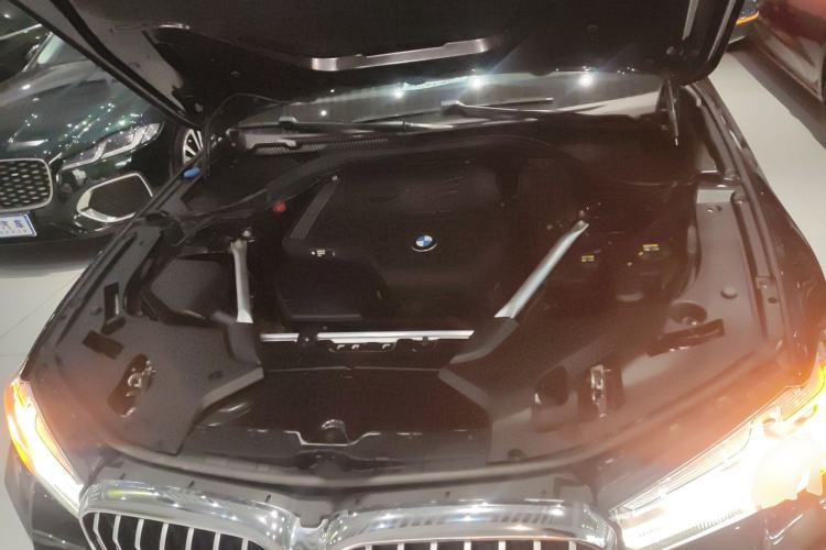 Used BMW 5 Series 2022 Second Facelift 530Li Leading Edition M Sport Package Engine Bay