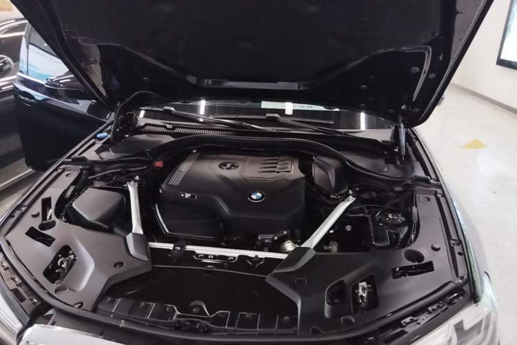 Used BMW 5 Series 2022 Second Facelift 525Li M Sport Package Engine Bay