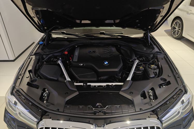Used BMW 5 Series 2022 Second Facelift 530Li Luxury Version M Sport Package Engine Bay