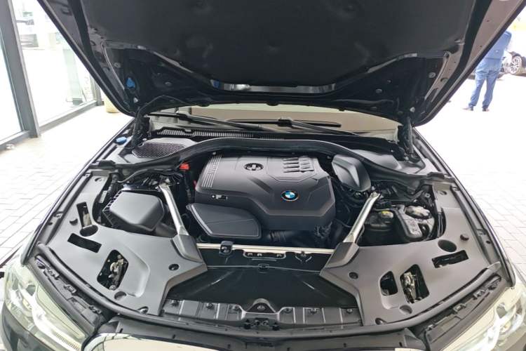 Used BMW 5 Series 2022 Second Facelift 530Li Leading Edition Luxury Package Engine Bay