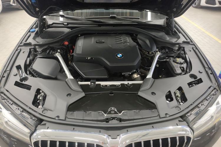 Used BMW 5 Series 2022 Second Facelift 525Li Luxury Package Engine Bay