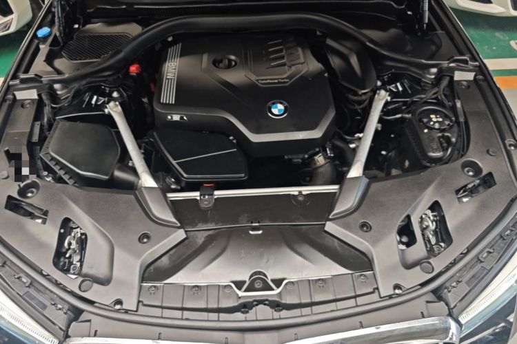 Used BMW 5 Series 2022 Restyled 525i M Sport Package Engine Bay
