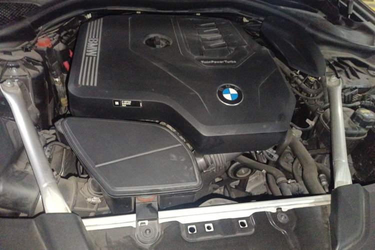 Used BMW 5 Series 2022 Second Facelift 530Li Luxury Version M Sport Package Engine Bay