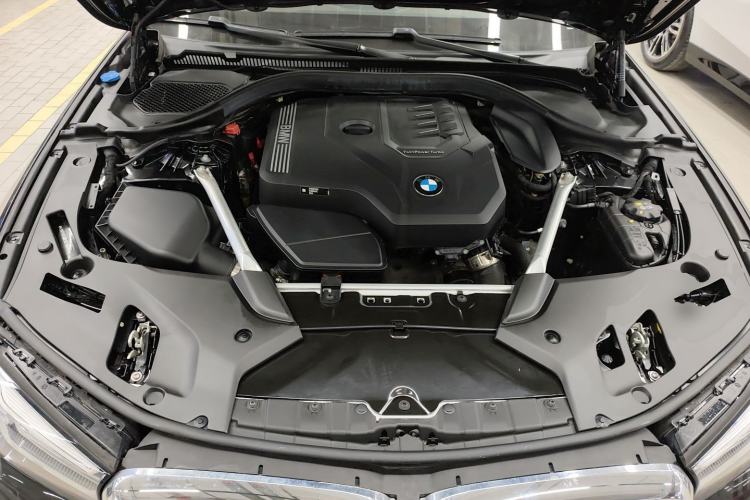 Used BMW 5 Series 2022 Second Facelift 525Li Luxury Package Engine Bay
