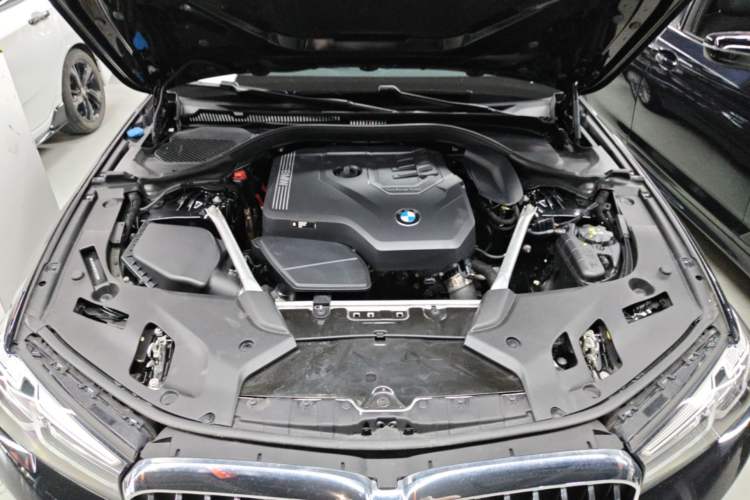 Used BMW 5 Series 2022 Second Facelift 525Li Luxury Package Engine Bay