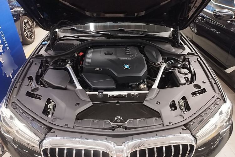 Used BMW 5 Series 2022 Second Facelift 525Li Luxury Package Engine Bay