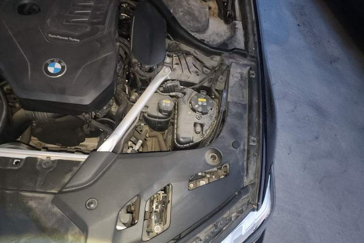 Used BMW 5 Series 2022 Second Facelift 530Li Luxury Version M Sport Package Engine Bay Left