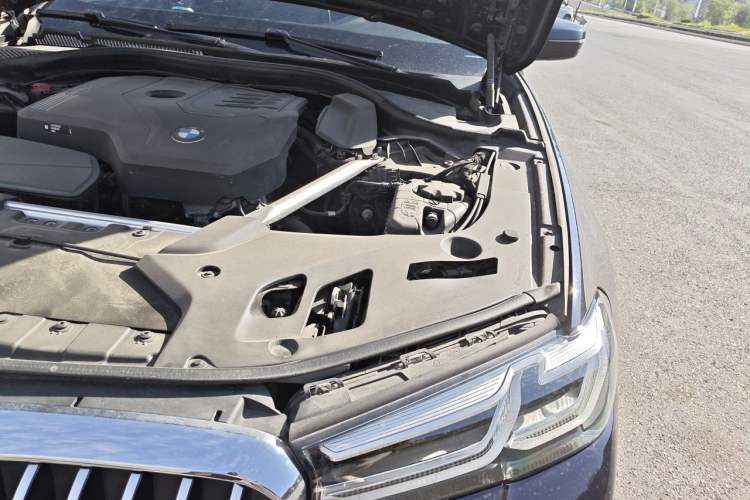 Used BMW 5 Series 2022 Restyled 525Li M Sport Package Engine Bay Left
