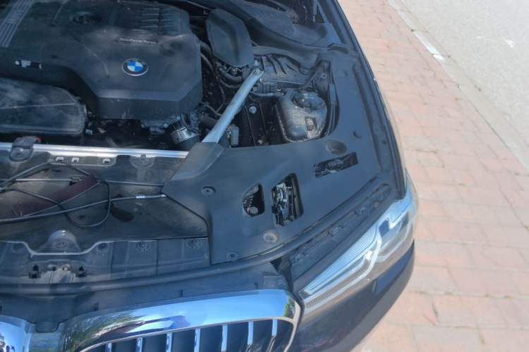 Used BMW 5 Series 2022 Second Facelift 525Li Luxury Package Engine Bay Left