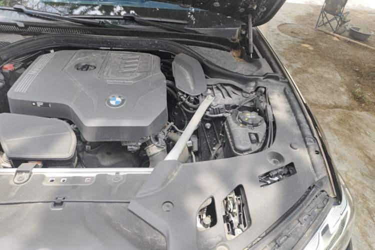 Used BMW 5 Series 2022 Second Facelift 525Li M Sport Package Engine Bay Left
