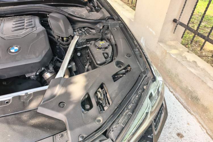 Used BMW 5 Series 2022 Second Facelift 525Li M Sport Package Engine Bay Left