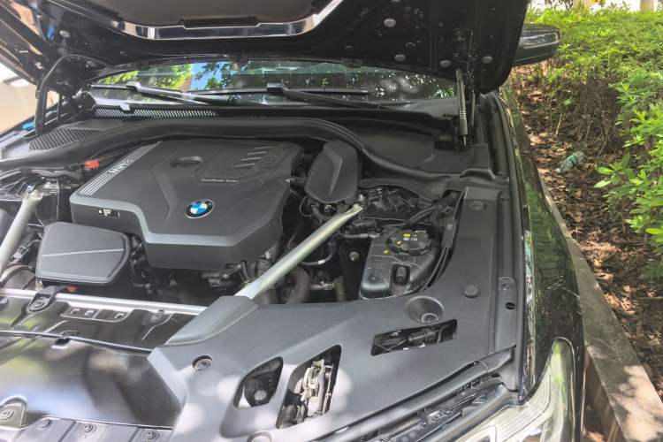 Used BMW 5 Series 2022 Second Facelift 525Li M Sport Package Engine Bay Left