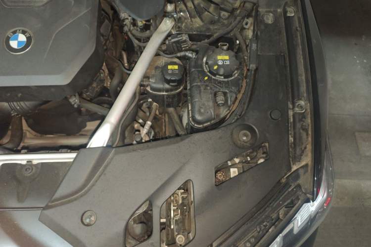 Used BMW 5 Series 2022 530Li Luxury Edition M Sport Package Engine Bay Left