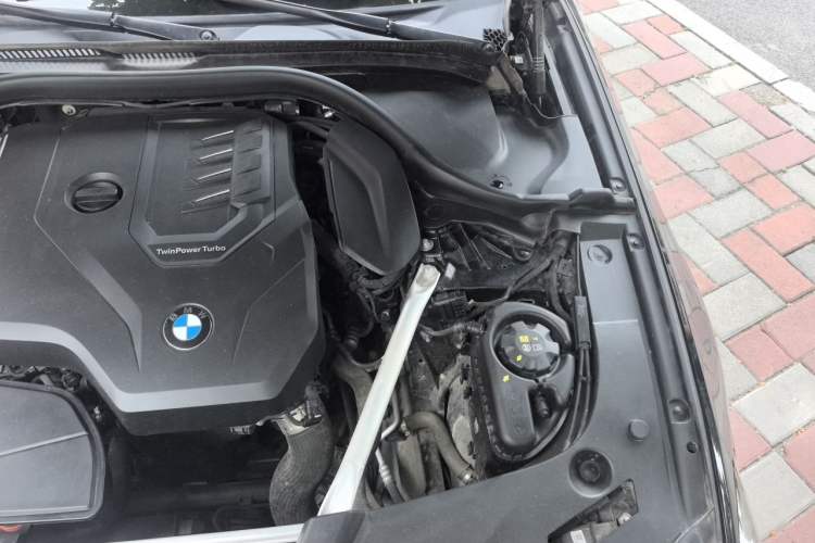 Used BMW 5 Series 2022 Second Facelift 525i M Sport Package Engine Bay Left