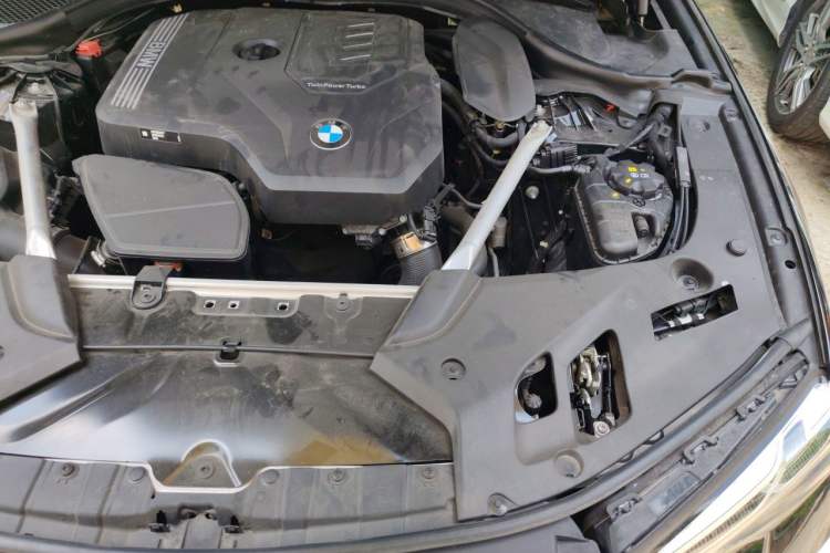 Used BMW 5 Series 2022 Second Facelift 525Li M Sport Package Engine Bay Left
