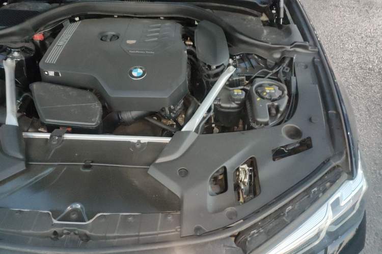 Used BMW 5 Series 2022 Second Facelift 530i M Sport Package Engine Bay Left