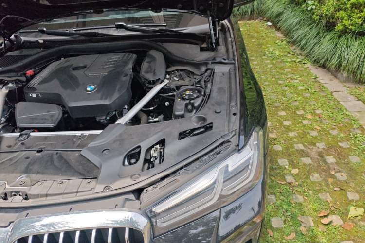 Used BMW 5 Series 2022 Second Facelift 525i M Sport Package Engine Bay Left