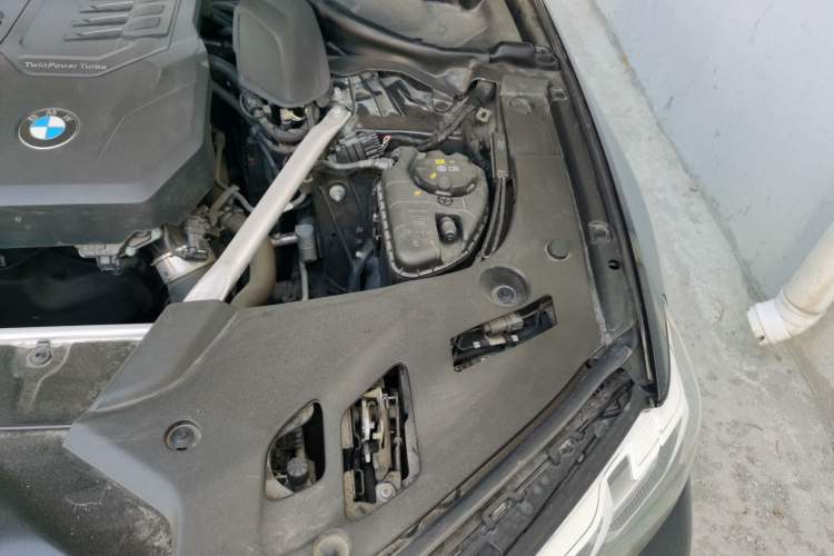 Used BMW 5 Series 2022 Second Facelift 525Li M Sport Package Engine Bay Left