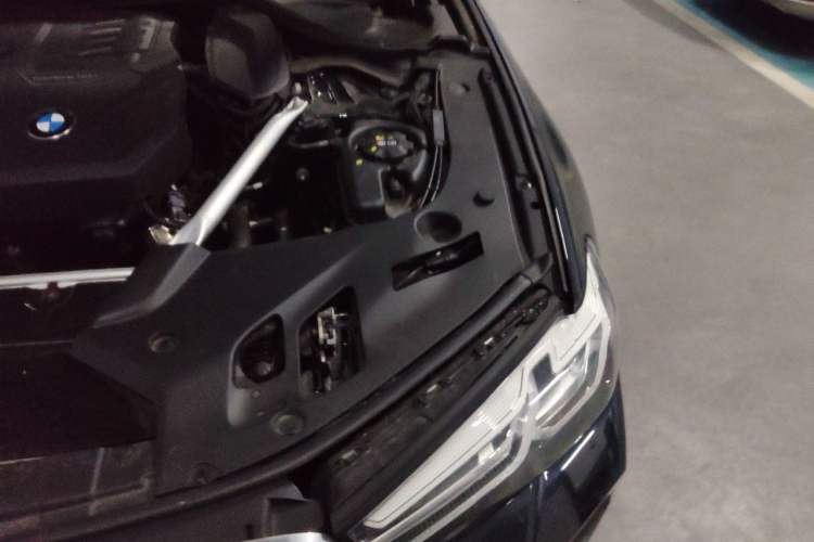 Used BMW 5 Series 2022 Restyled 525i M Sport Package Engine Bay Left