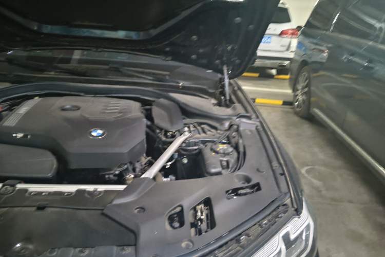 Used BMW 5 Series 2022 Second Facelift 525Li M Sport Package Engine Bay Left
