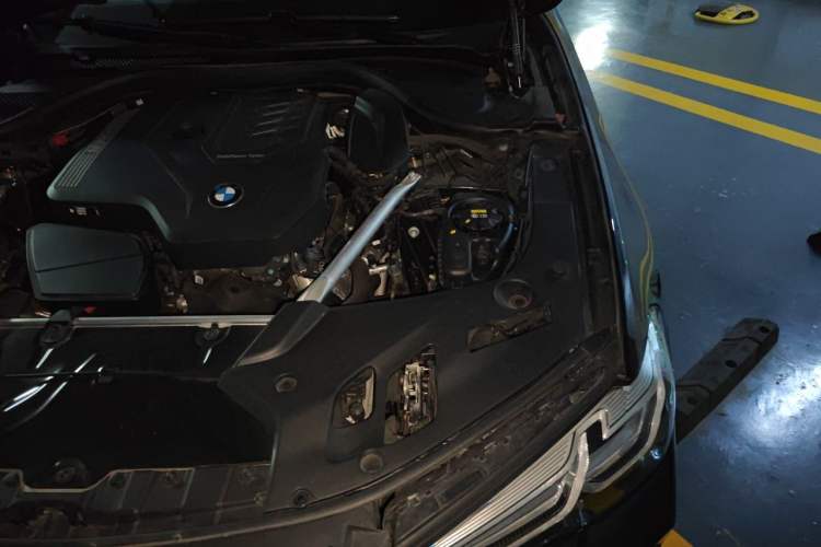 Used BMW 5 Series 2022 Second Facelift 525i M Sport Package Engine Bay Left