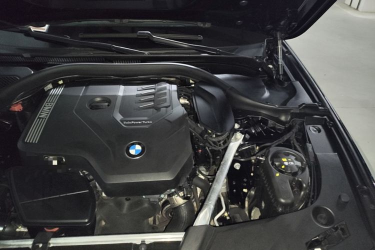 Used BMW 5 Series 2022 Second Facelift 525i M Sport Package Engine Bay Left