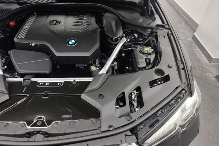 Used BMW 5 Series 2022 Restyled 525Li M Sport Package Engine Bay Left