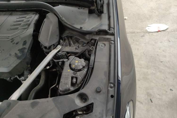 Used BMW 5 Series 2022 Second Facelift 525Li M Sport Package Engine Bay Left
