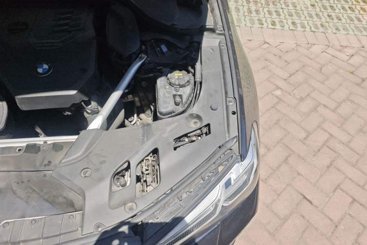 Used BMW 5 Series 2022 525Li M Sport Package Engine Bay Left
