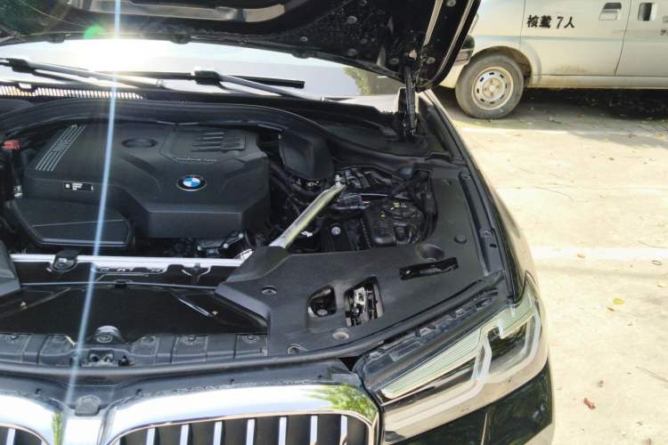 Used BMW 5 Series 2022 Second Facelift 525Li M Sport Package Engine Bay Left