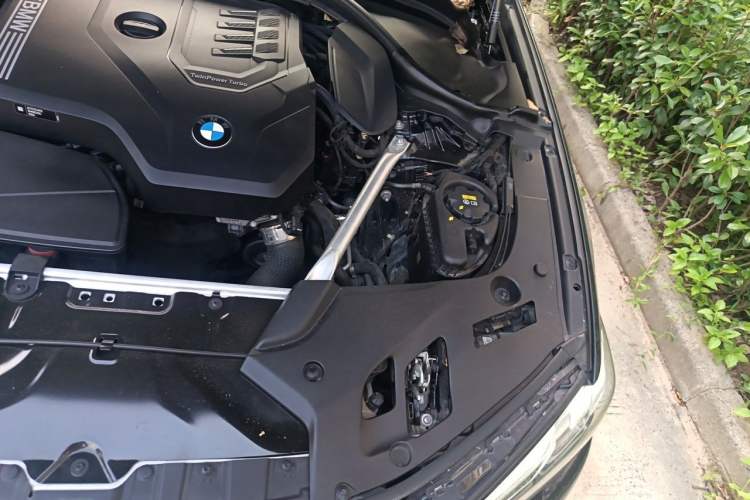 Used BMW 5 Series 2022 525Li Luxury Package Engine Bay Left
