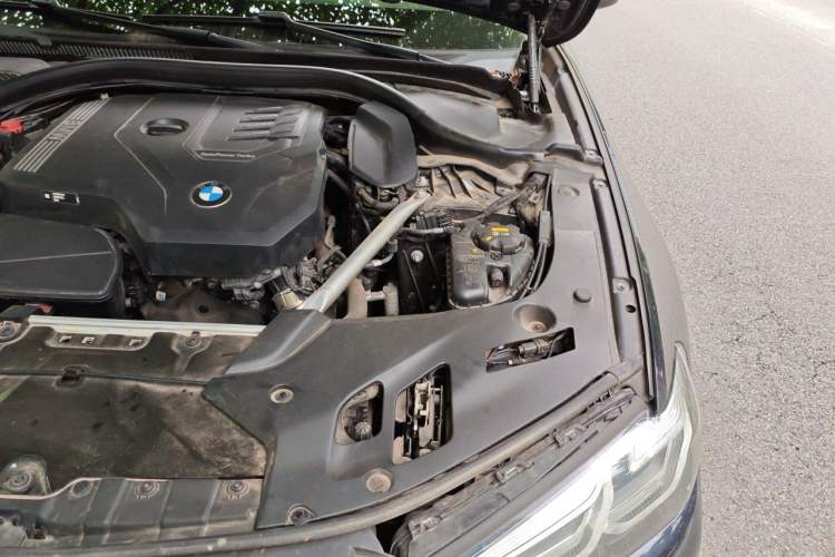 Used BMW 5 Series 2022 Second Facelift 525Li Luxury Package Engine Bay Left